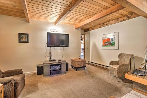 Family Home with Hot Tub - 1 Mi to Sunriver Resort! - image 6