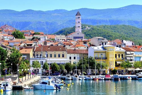Apartments with a parking space Crikvenica - 13450 - image 8