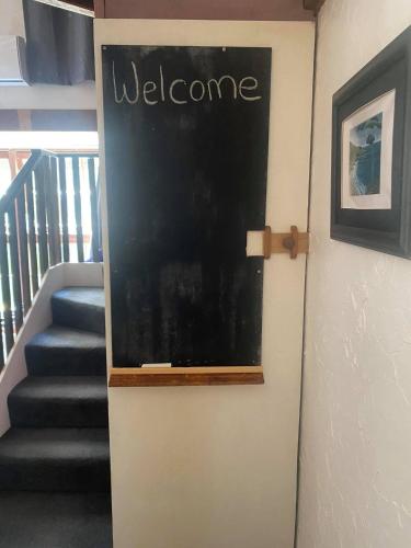 The Chalet Bed and Breakfast-peace and quiet in the country 12 minutes from City in Waitati