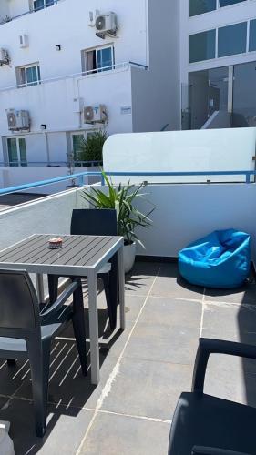 Deluxe apartment in Albufeira old town 200m walk to beach pool parking - image 4