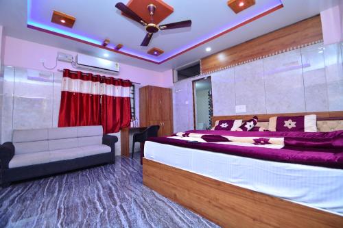 1 king bed, 1 sofa bed