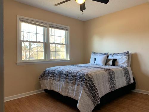 Dream Away Stay 5mins from Ft Bragg in Fayetteville, USA