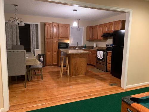 Dream Away Stay 5mins from Ft Bragg in Fayetteville, USA