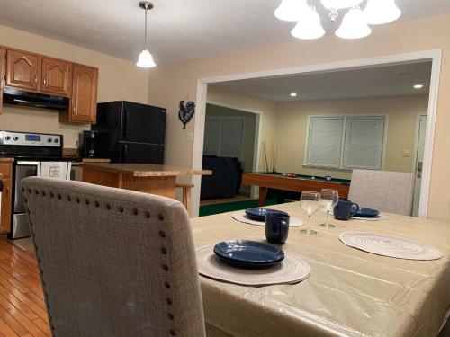 Dream Away Stay 5mins from Ft Bragg in Fayetteville, USA