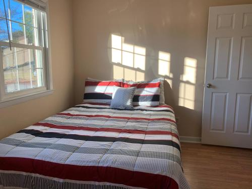Dream Away Stay 5mins from Ft Bragg in Fayetteville, USA