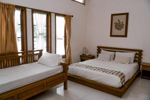 2 twin beds