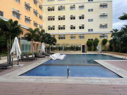 Swimming pool, Neat Unit in Holland Park Southwoods in Binan