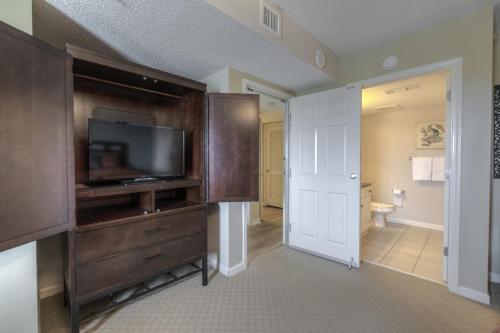 Yacht Club Villas #1-1001 Condo
