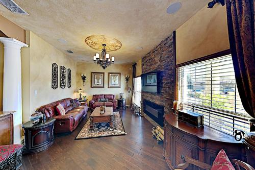Waterfront Wonder - Pool Dock & Outdoor Kitchen home - image 2