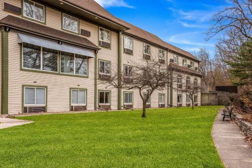 Econo Lodge Whitehall Near Michigan's Adventure