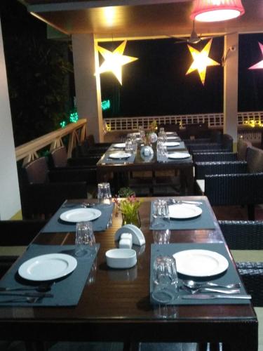 Ételek és italok, Phoenix Island Resort in Poovar