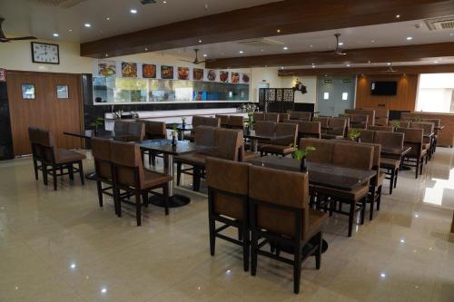 Hotel Chandana Square