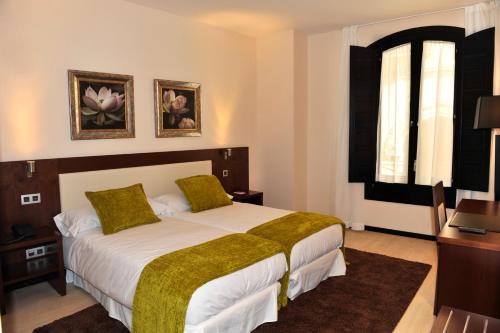 Twin room, with views