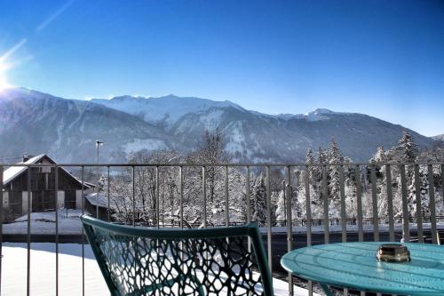 Apartment with Mountain View