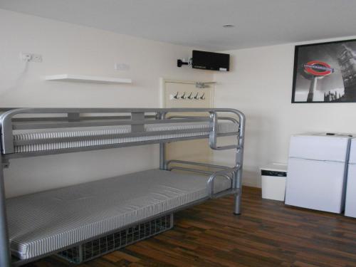 Mapesbury Hostel London Room Type - Bed in 6-Bed Mixed Dormitory Room