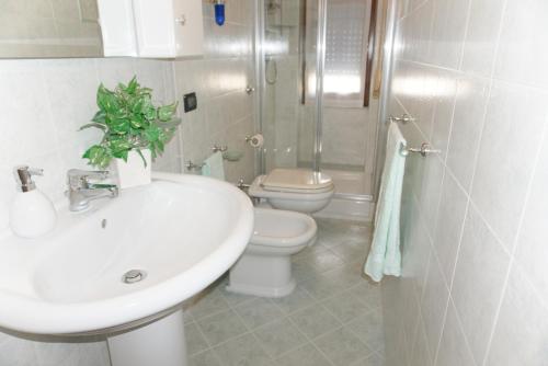 Bathroom, Neverending Sea Luxury Apartment in Salerno Center in Salerno