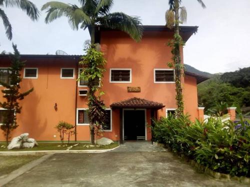 APTO EM UBATUBA - CONDOMINIO FECHADO COM PISCINA
