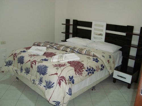 1 double bed, 1 twin bed