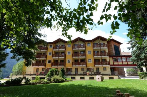 Family Hotel Gran Baita - 출입구