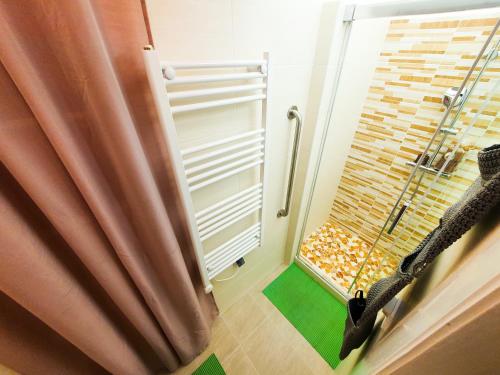 One-Bedroom Apartment image 8