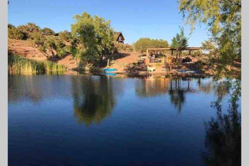 Cabin by the pond (The Funk Starts Here) in Snowflake (AZ)