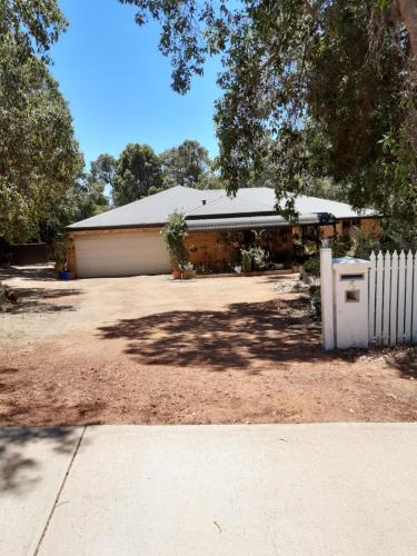 . Mundaring Bed and Breakfast