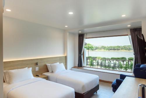 Chiangkhan River Walk Hotel Room Type - Executive Twin Room