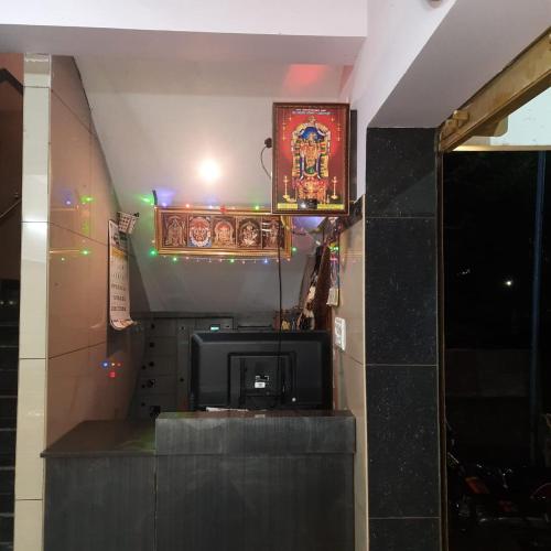 Hotel Aishwariyam Thirukadaiyur,Peralam>>Mayiladuthurai,3 star