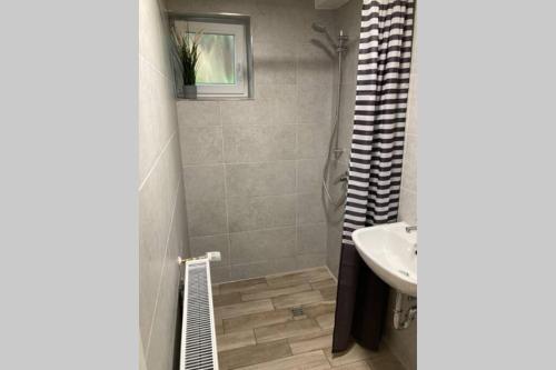 Modernes Apartment Nr3 nahe Reeperbahn bis 8 Personen 527m von Altona-Altstadt entfernt
