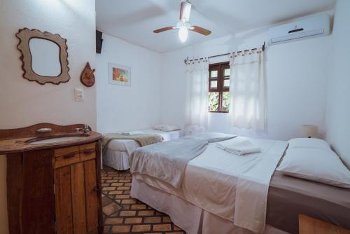 1 queen bed, 1 twin bed