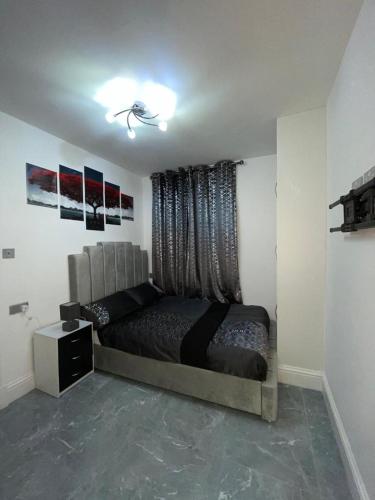 Picture of 3 Bedroom Whalley Aparthotel