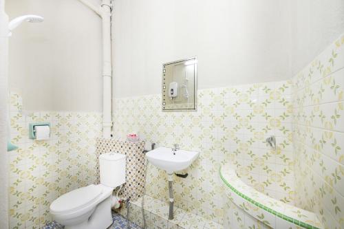 Bathroom, OYO 507 Aikka Hotel in Butterworth