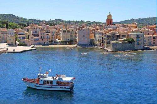 2 bedrooms, 15 min walk to beach, AC, pool & fiber internet in a quiet, private gated domain 5kms to St Tropez, Cogolin (Foto 8)