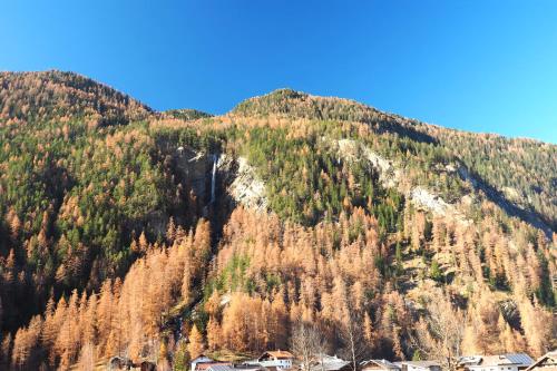 Apartment with Mountain View