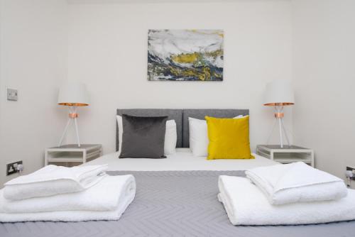 The Zone - Vibrant City Centre Apartment