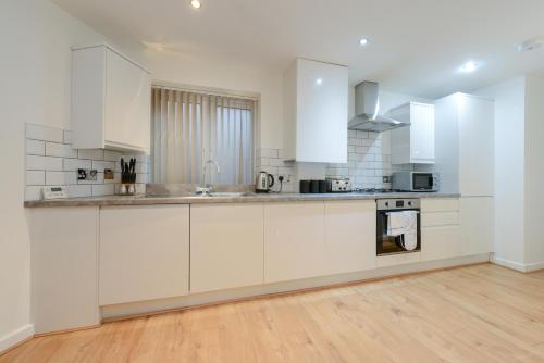 The Zone - Vibrant City Centre Apartment