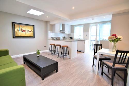 Central Brighton Two Bedroom Flat 4b3s, Brighton, West Sussex