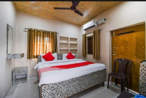 Hotel R D Palace – Varanasi, VA