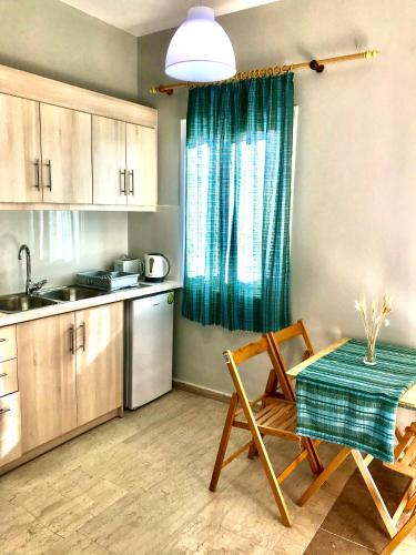 Room in Apartment - 2 Bedroom Apartment with Swimming Pool two steps from the beach - image 14