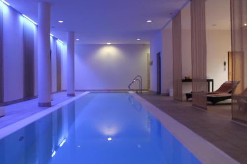 สระว่ายน้ำ, Wessinger in นอย-อิเซนบูร์ก