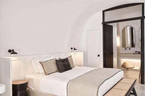 Charisma Pool Suite with Caldera View