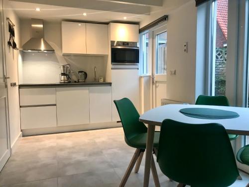 Kitchen, Das Luxus Dunenhauschen mit Wellnesszugang in Egmond aan Zee