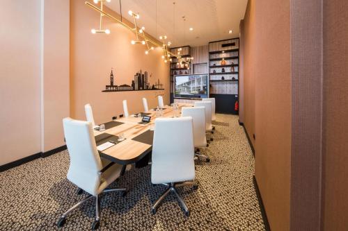 Van der Valk Airporthotel Düsseldorf - image 5
