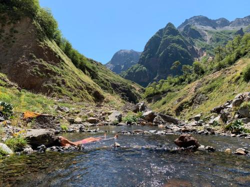 Domo Conguillio Conecta con tu energía sagrada junto al Salto Truful Truful con una vista majestuosa que podrás disfrutar en una tinaja Una experiencia que alineará tu espíritu y tu energía interior Vívelo