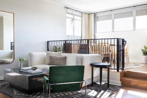 283712657 Kimpton Cottonwood Hotel by IHG
