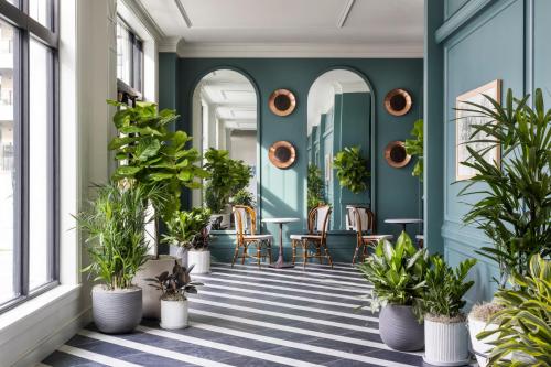 283712675 Kimpton Cottonwood Hotel by IHG