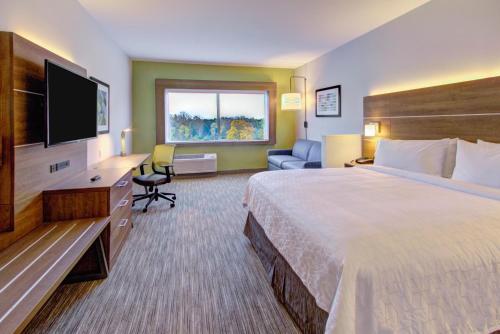 Holiday Inn Express & Suites Charlotte Southwest, an IHG Hotel