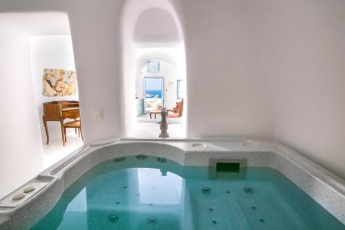 Deluxe Suite with Sunset View room in Kastro Oia Houses