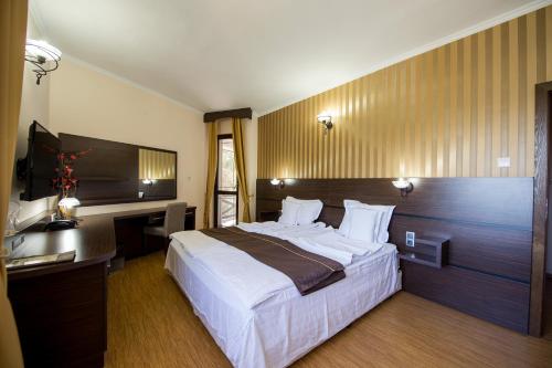 Family Hotel Hebar - main image