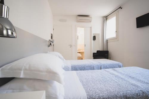 Casa Fola - City Centre Rooms - image 9